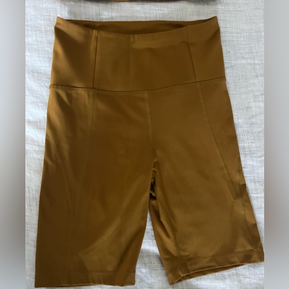 Girlfriend Collective Bikes Shorts and Sports Tank - Picture 4 of 8